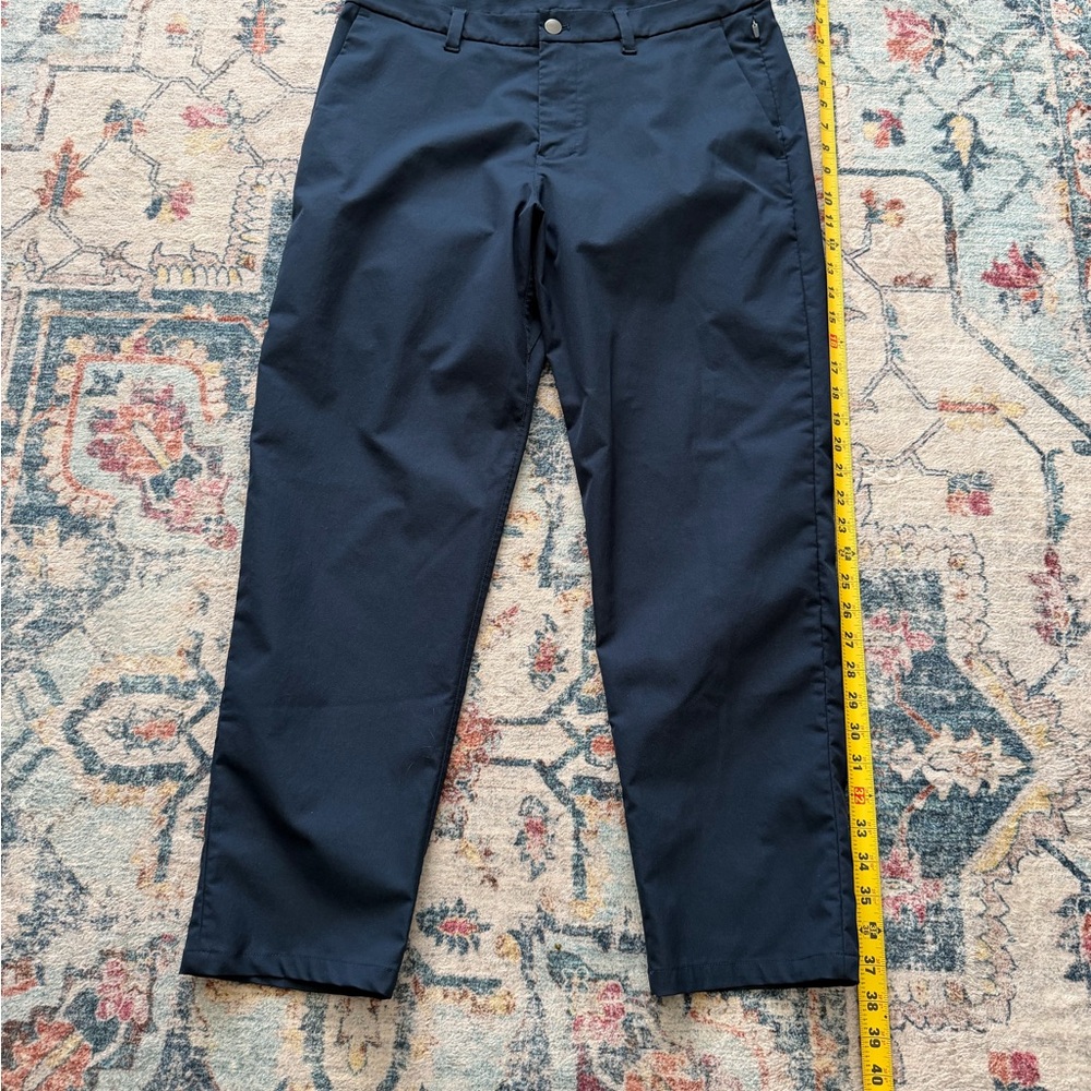 Lululemon ABC Classic Fit
Trouser Twill 32x30L HEMMED